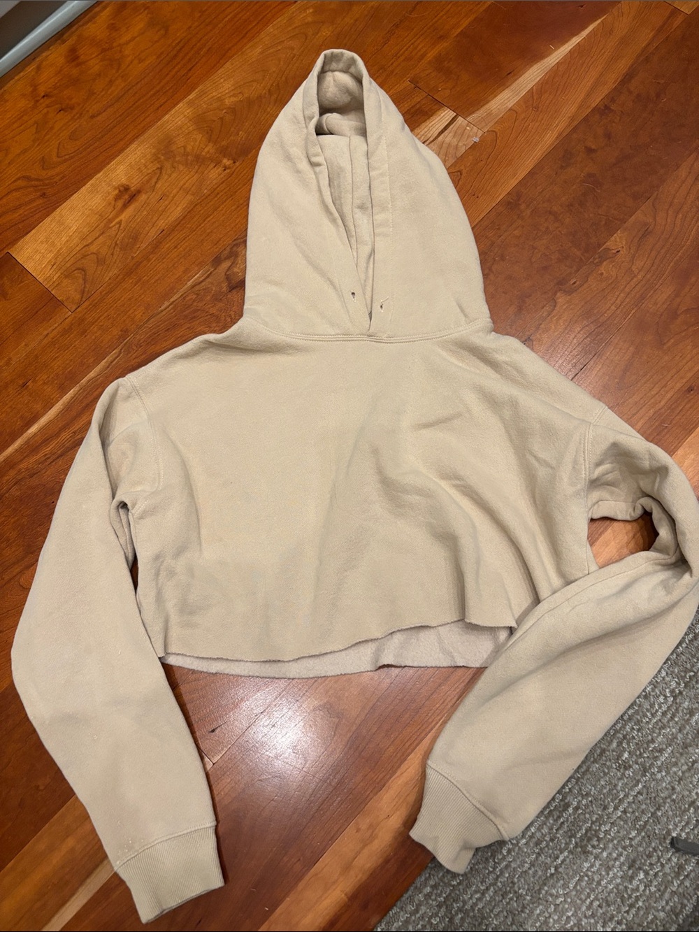 Urban Outfitters Cropped Hoodie Sweatshirt in Beige/Cream